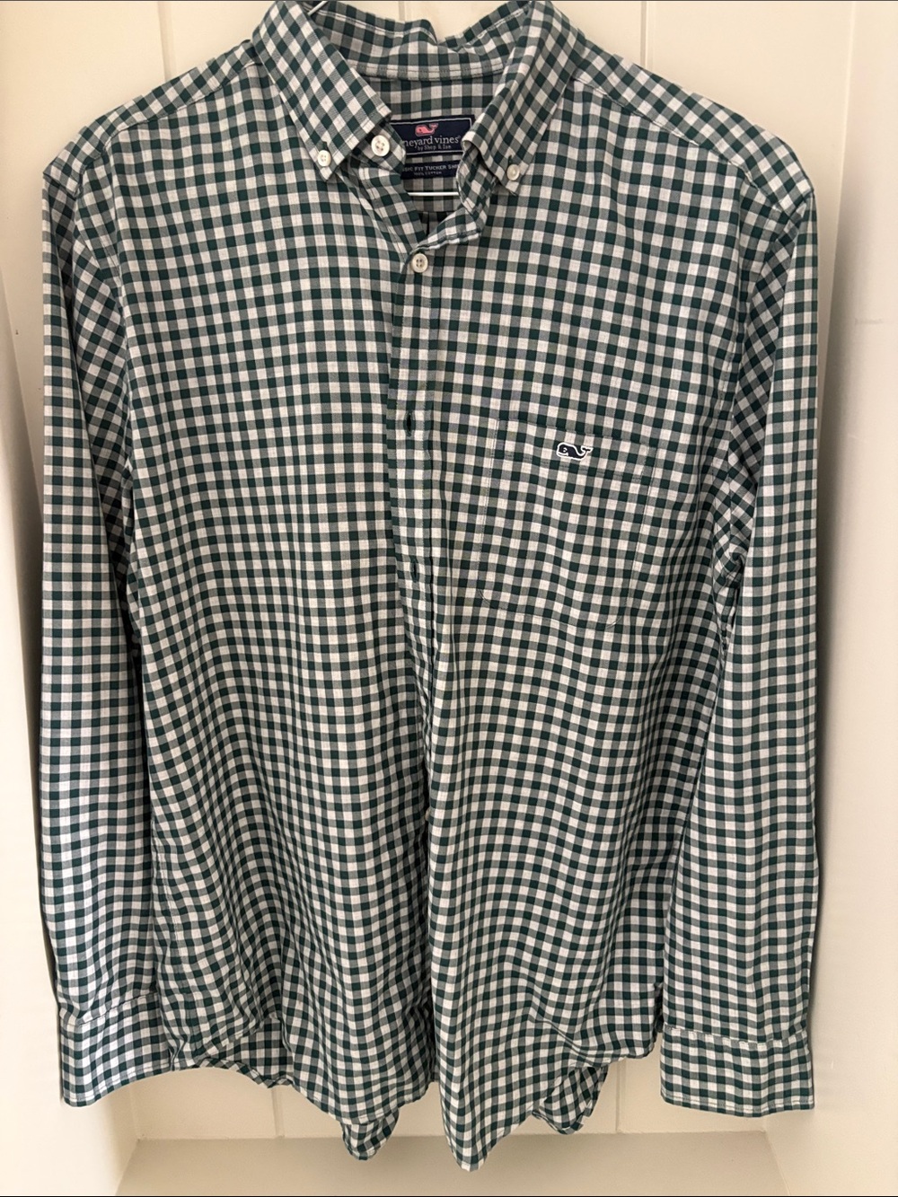 Vineyard Vines Green/White Gingham Button-Down. Size L Excellent condition!